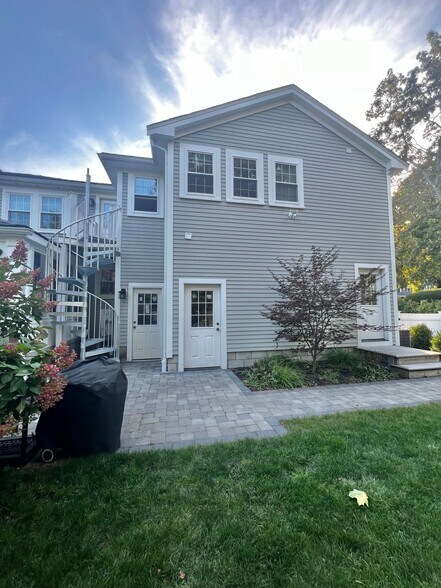 Primary Photo - 19 Bernard Rd