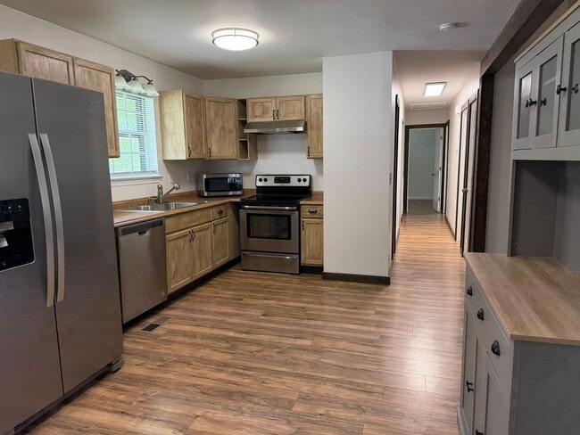 Building Photo - 3BR Rental in Quiet Fort Oglethorpe Neighborhood – Minutes from Battlefield Parkway & Chickamauga...