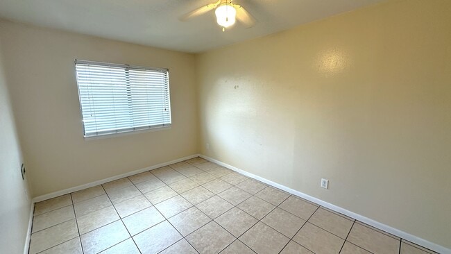 Building Photo - WALK TO CAMPUS 1/1 Condo w/ Stainless Steel Appliances, Walk In Closet, Comm Pool! $995/month! Av...