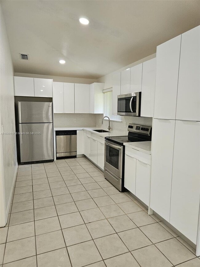 Building Photo - 20137 SW 88th Ct