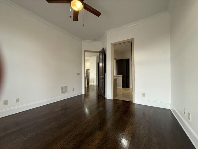 Building Photo - 360 Chambers St