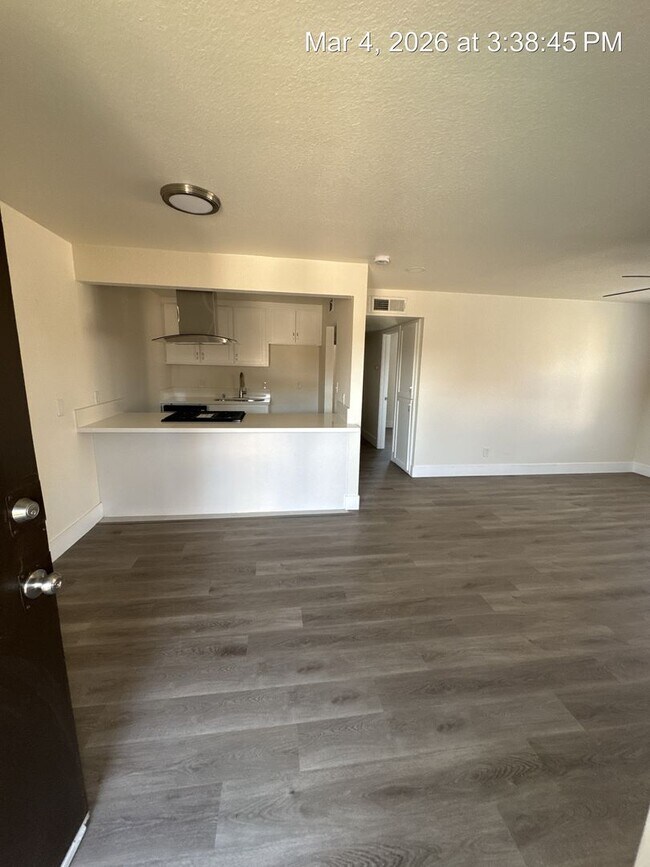 Building Photo - $500 OFF 1st Month Rent!! Upstairs Unit!!! Move in Ready!