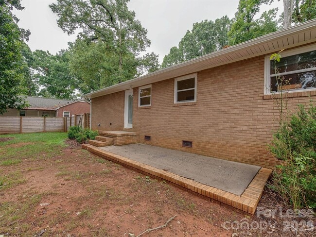Building Photo - 5646 Oak Dr