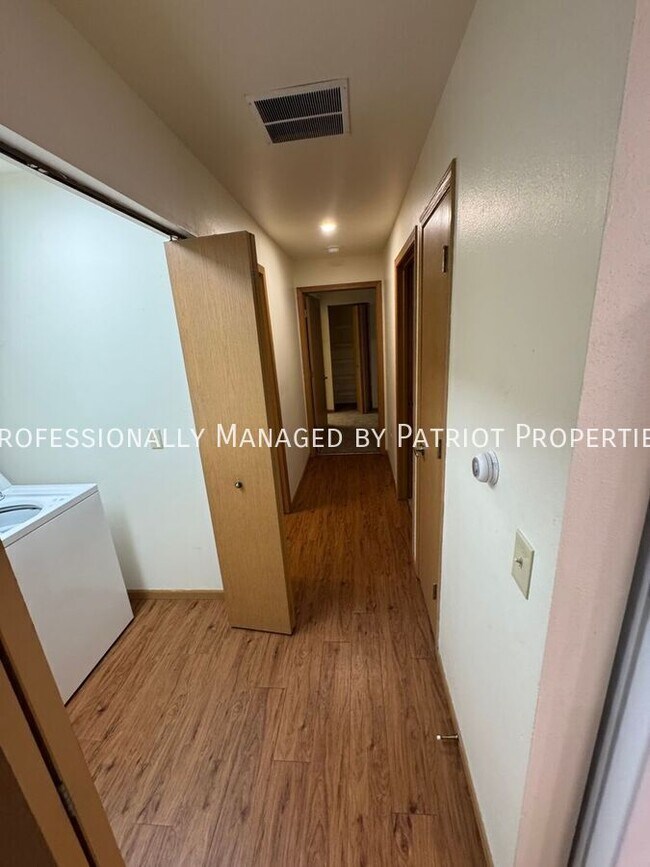 Building Photo - 1609 N Thompson Dr