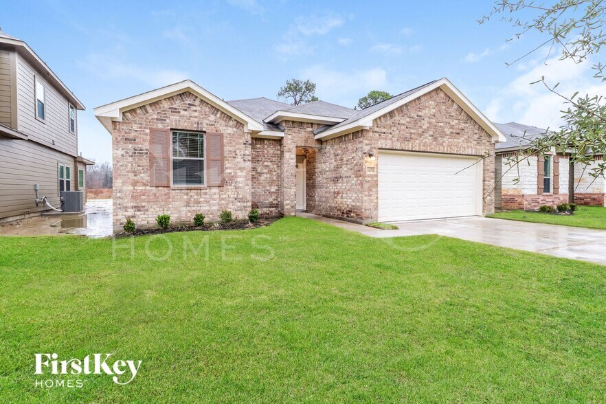 Building Photo - 14755 Country Club Dr