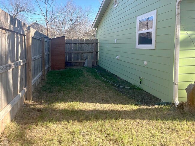 Building Photo - 4800 Duval St