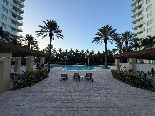 Building Photo - 1745 E Hallandale Beach Blvd