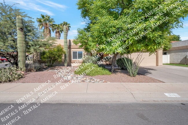 Primary Photo - 1530 E Whitten St