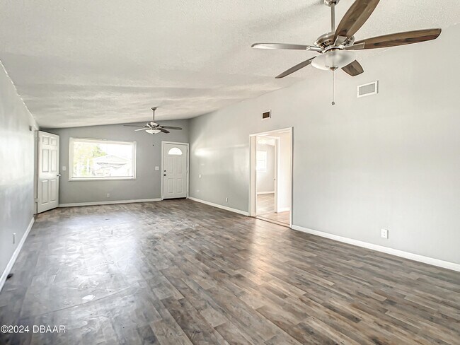 Building Photo - 152 Ponce De Leon Dr