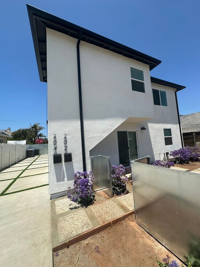 Building Photo - 202-204 Calla Avenue