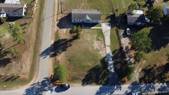 Building Photo - 11720 W Small Oaks Ln