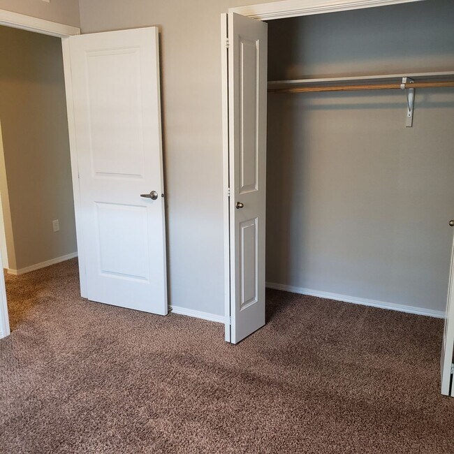 Building Photo - AB1488