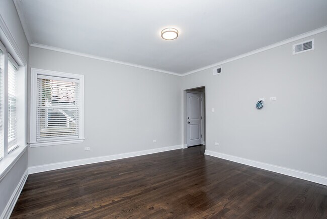 Building Photo - 2648 W Lunt Ave