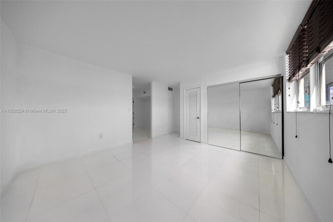 Building Photo - 1175 NE Miami Gardens Dr