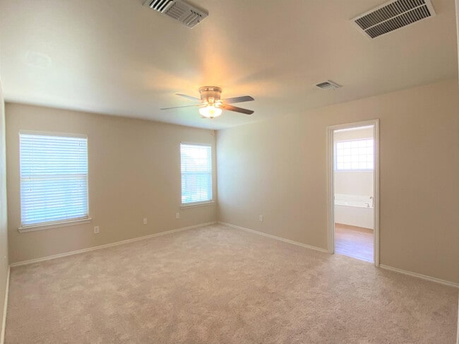 Building Photo - 2011 100th St