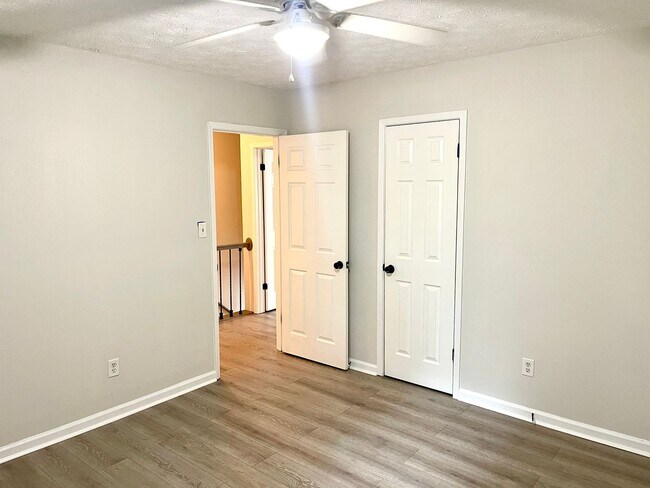 Building Photo - Welcome to this sleek and modern 2 bedroom...