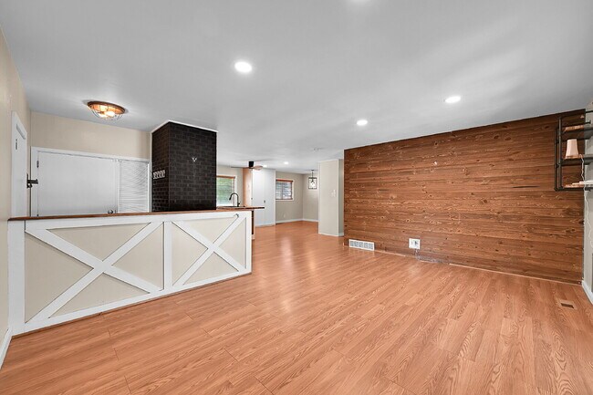 Building Photo - $2,195.00 - 3 Bedrooms, 2 Bathrooms, Singl...