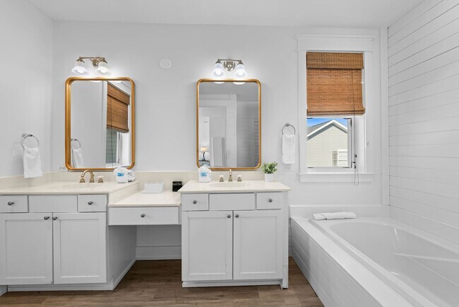 Building Photo - 4456 Luke Ave