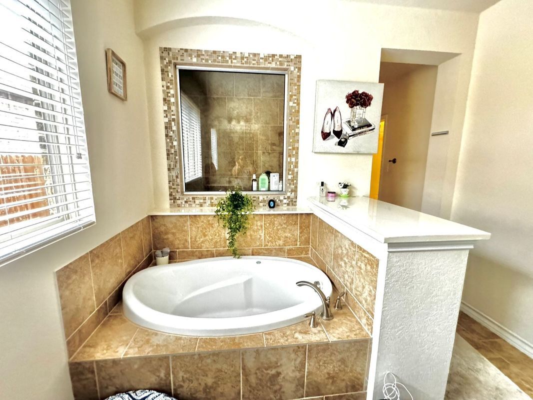 Building Photo - 7631 McKinney Hls