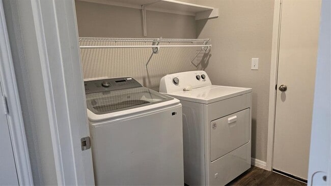 Building Photo - 313 Charles Trl