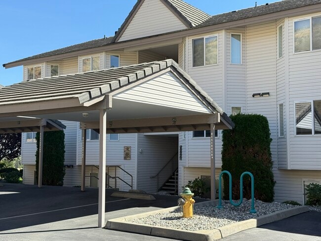 Building Photo - 808 W Manson Rd