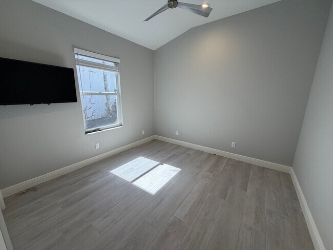 Building Photo - ANNUAL RENTAL - 3 BED / 2 BATH POOL HOME IN AUTUMN WOODS