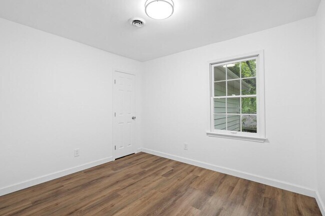 Building Photo - 3124 Shirley Dr
