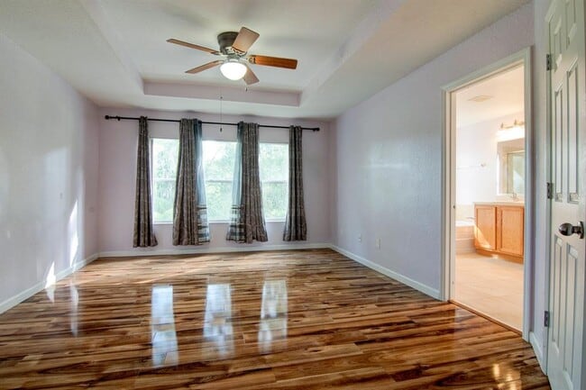 Building Photo - 5073 SW 40th Pl