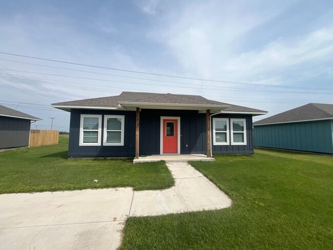 Primary Photo - 2104 Willow Pl