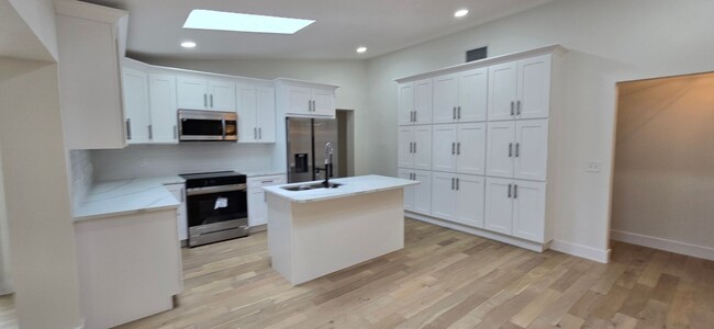 Building Photo - Completely remodeled 4 Bed 4 Bath home wit...