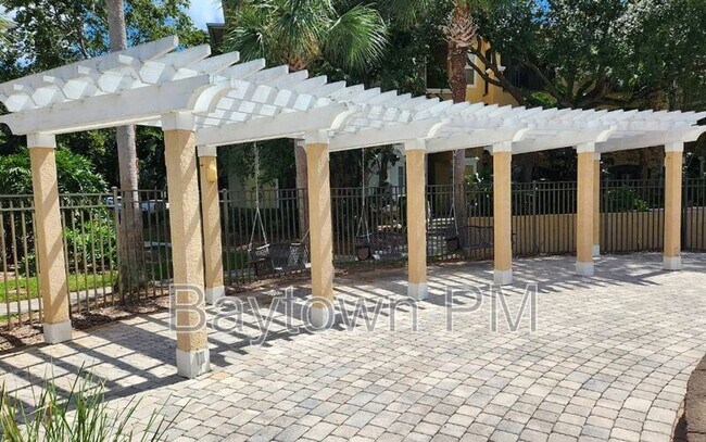 Building Photo - 10025 Courtney Palms Blvd