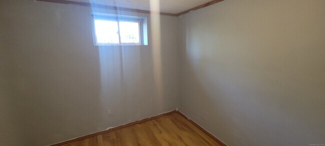 Building Photo - 87 Ellington St