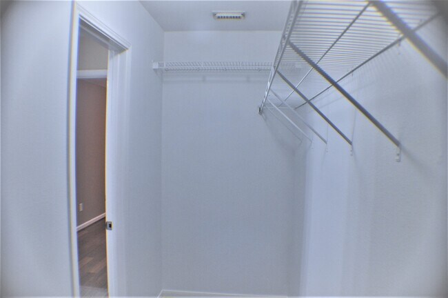 Building Photo - 9503 Deep Valley Dr