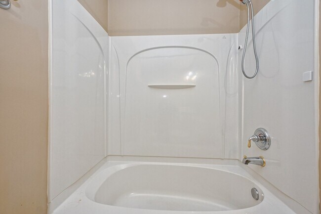 Building Photo - 1527 Gesshe Ct