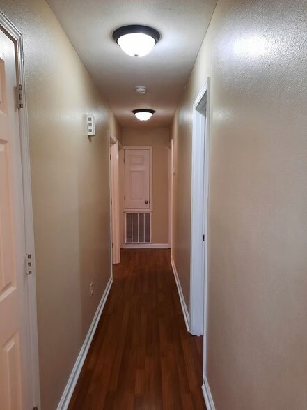 Building Photo - 402 Ulman Ave