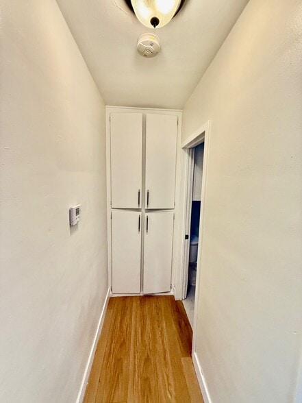 Building Photo - 14122 Delano St