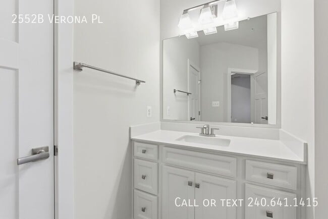 Building Photo - 2552 -B Verona Pl