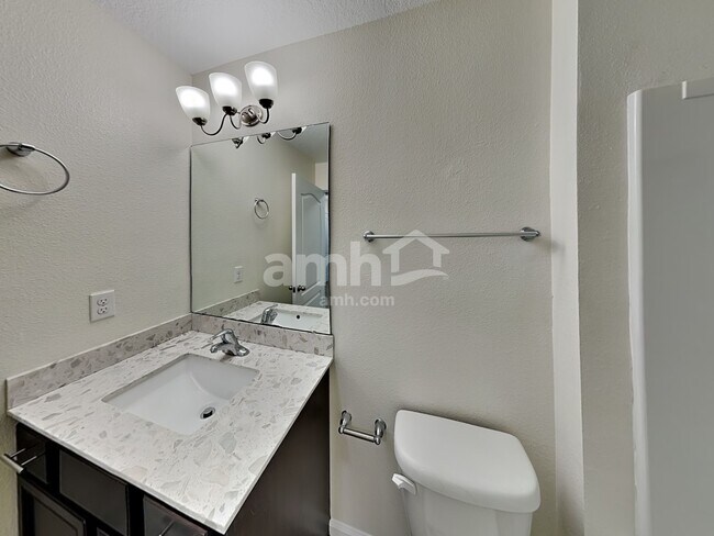 Building Photo - 629 Drysdale Dr