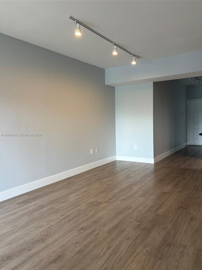 Building Photo - 2100 Greenview Shores Blvd