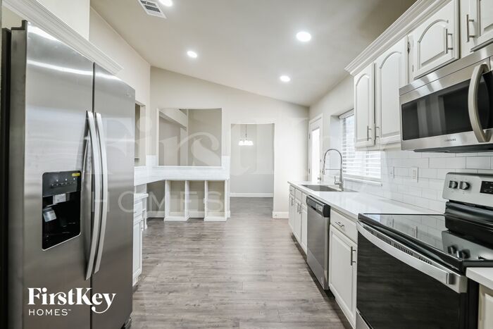 Building Photo - 804 Courson Dr