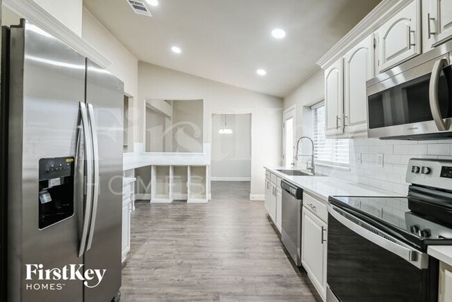 Building Photo - 804 Courson Dr