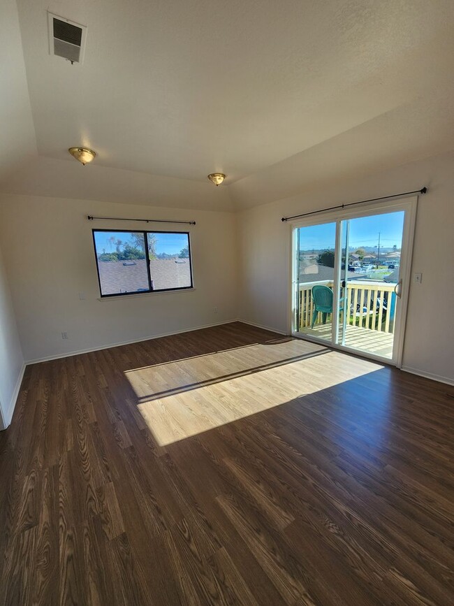 Building Photo - Bright Two-Story 3BR Home Near the Beach with Private Yard