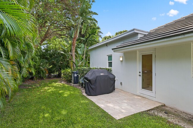 Building Photo - 1386 S Atlantic Dr