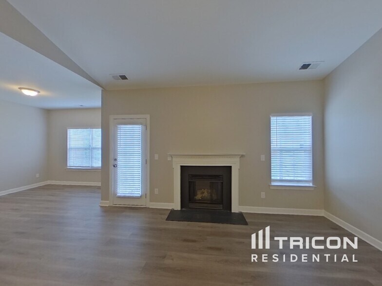 Building Photo - 559 Clearwater Dr