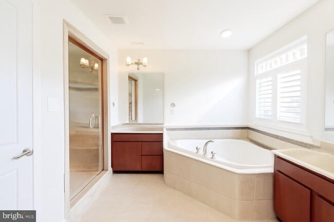 Building Photo - 3164 Lawrin Ct