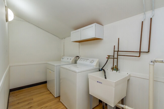 Building Photo - 109 Avondale Ct