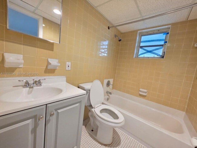 Building Photo - 1330 W 54th St