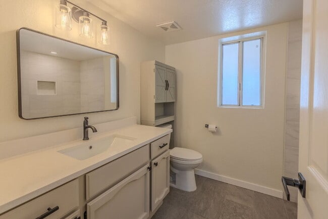 Building Photo - Green Valley Country Club Estates! 55+ Community, at least one person residing in the home must b...