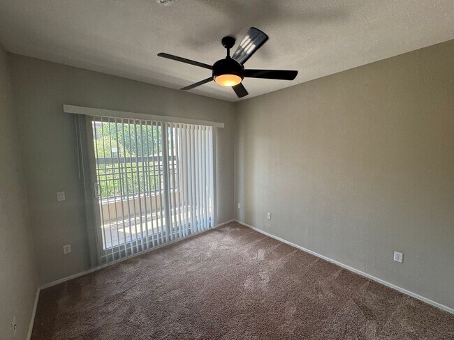 Building Photo - 2 Bedroom - 2 Bath - Garage - 940 Sq. Ft. Condo Tempe Town Lake Condos