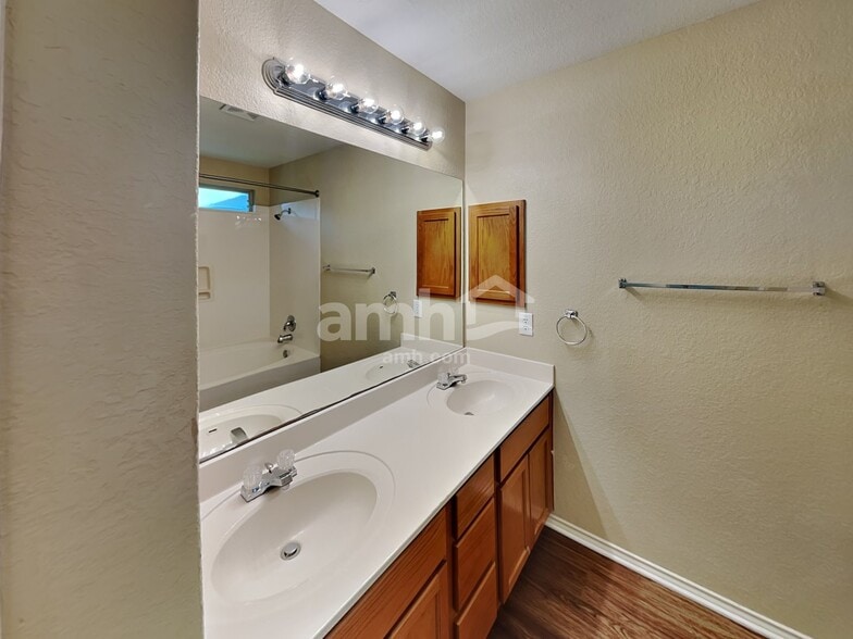 Building Photo - 232 Rock Springs Dr